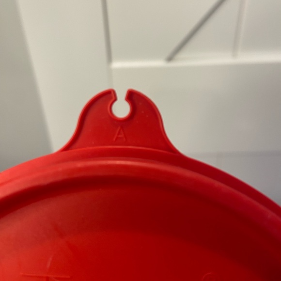Tupperware Replacement A-Tap Red Round 4 inch Lid - Picture 4 of 6